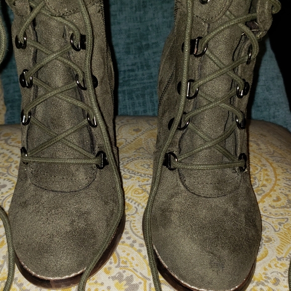 Hunter Green Candie's ankle booties - Picture 3 of 6